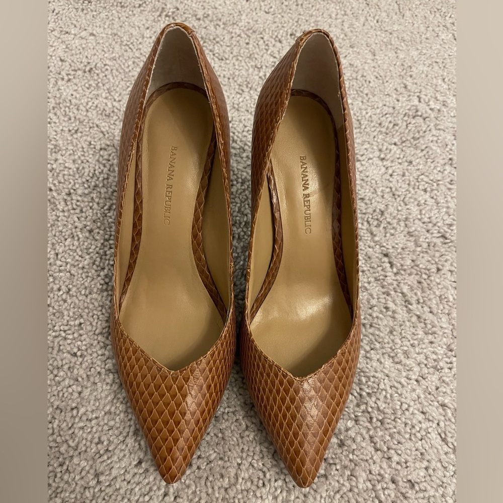Banana Republic Tan/Brown Heels
